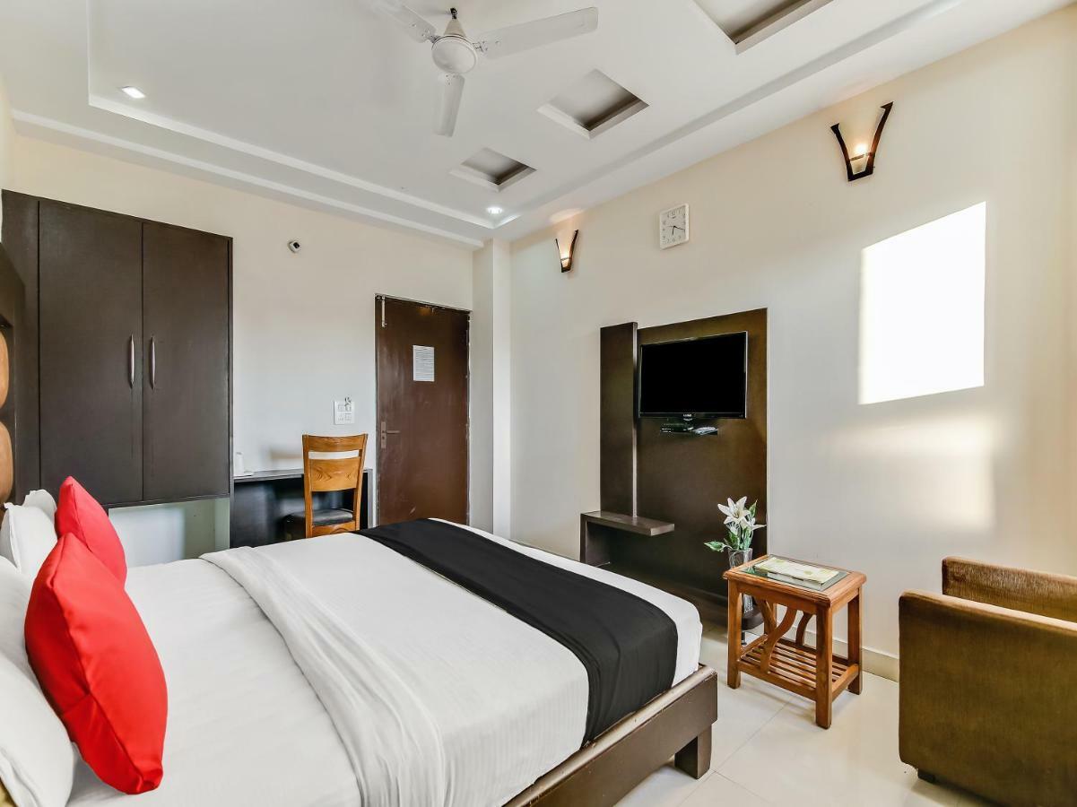 Capital O 32619 Hotel Sugar Palm 瓜廖尔 外观 照片