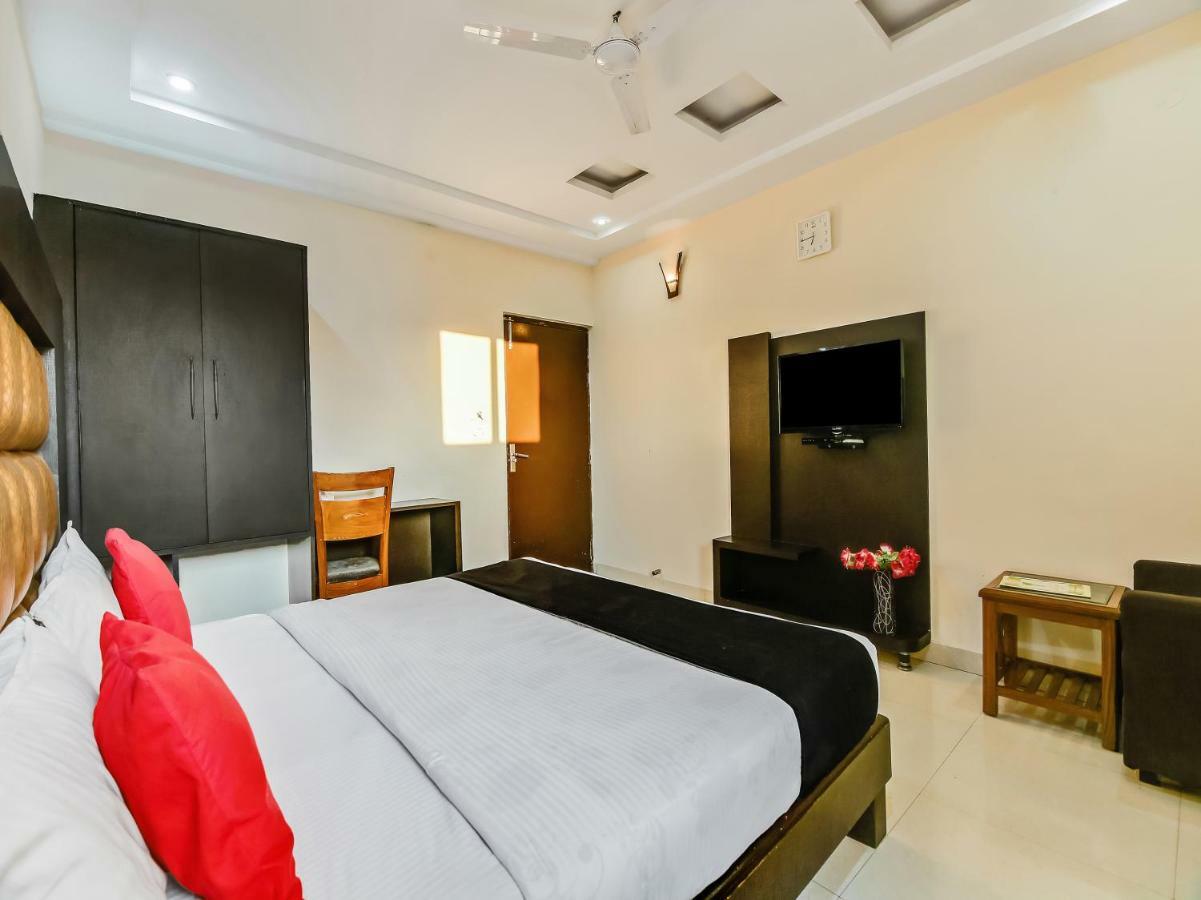 Capital O 32619 Hotel Sugar Palm 瓜廖尔 外观 照片