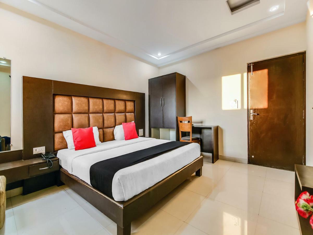 Capital O 32619 Hotel Sugar Palm 瓜廖尔 外观 照片
