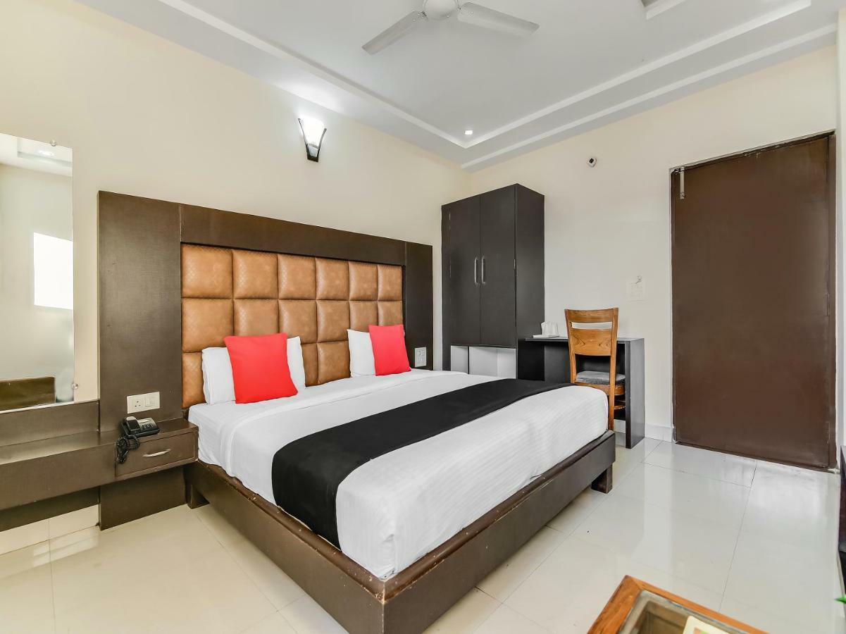 Capital O 32619 Hotel Sugar Palm 瓜廖尔 外观 照片