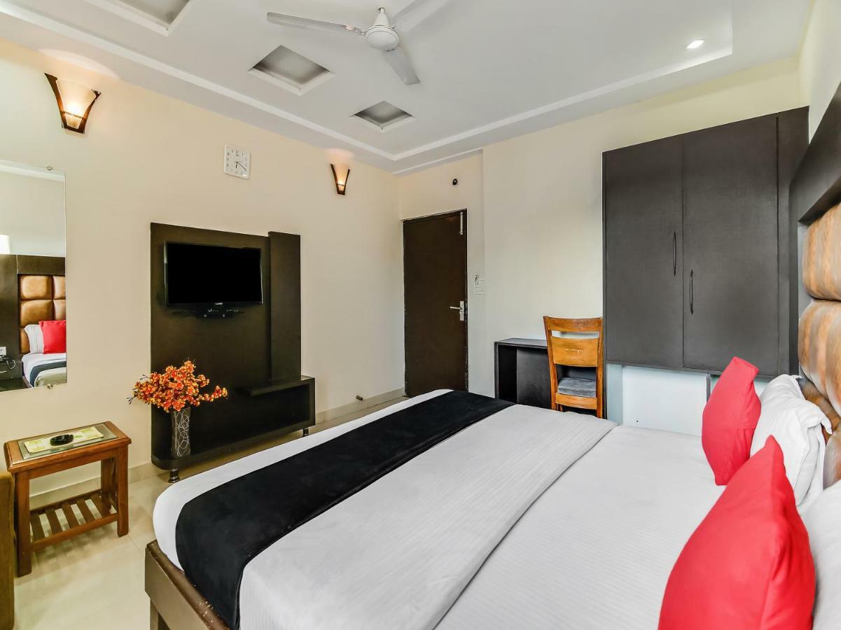 Capital O 32619 Hotel Sugar Palm 瓜廖尔 外观 照片