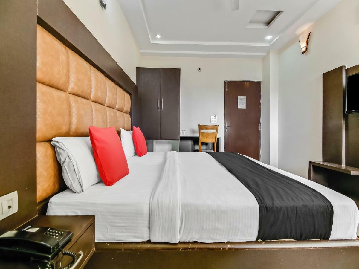Capital O 32619 Hotel Sugar Palm 瓜廖尔 外观 照片