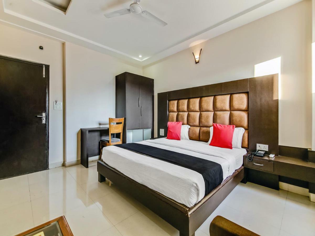 Capital O 32619 Hotel Sugar Palm 瓜廖尔 外观 照片