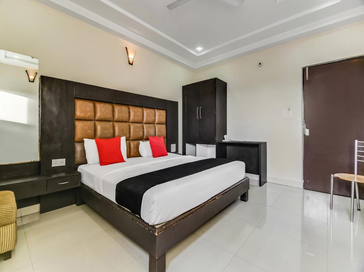 Capital O 32619 Hotel Sugar Palm 瓜廖尔 外观 照片
